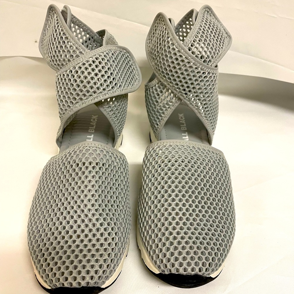 BRAND NEW Mesh sneaker size 38